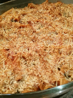 Una foto de Macarrones con magro de cerdo, espinacas y salsa de tomate