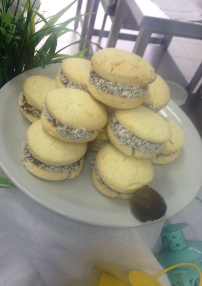 Una foto de Alfajores de Maizena con dulce de leche a la isma