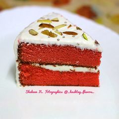 A picture of Eggless Strawberry Cake.