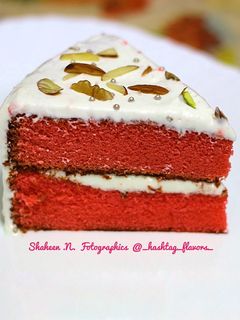 A picture of Eggless Strawberry Cake.