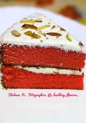 A picture of Eggless Strawberry Cake.