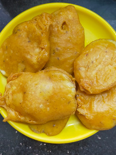 உருளைக்கிழங்கு பஜ்ஜி (Potato Bajji recipe in tamil) செய்முறை முக்கிய புகைப்படம்