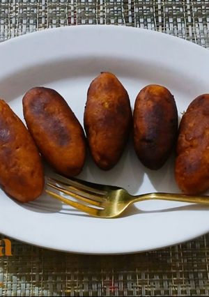 A picture of Ranga Alur Puli / Shakarkand puli/Fried Sweet Potato Dumplings.