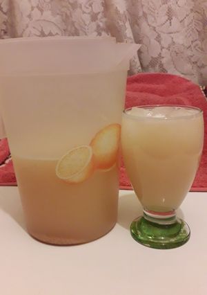 Una foto de Agua de melón y guayaba