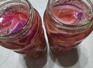 Una foto de Cebolla morada (encurtido)