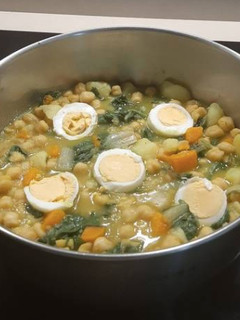 Una foto de Garbanzos con acelgas