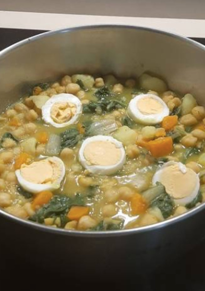 Una foto de Garbanzos con acelgas