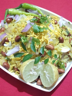 कांदा पोहा (kanda poha recipe in Hindi) रेसिपी मुख्य फोटो