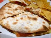 Una foto de quesadillas en horno