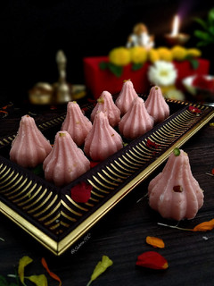 A picture of Gulkand Rose Mawa Modak.