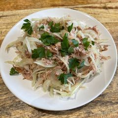 A picture of Simple onion salads with tuna🧅.