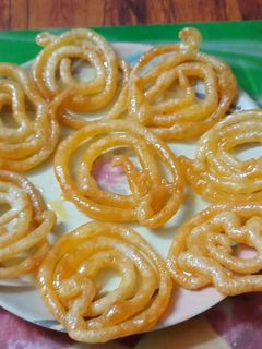 જલેબી (Jalebi Recipe in Gujarati) રેસીપી મુખ્ય ફોટો