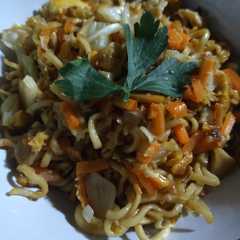 รูปของ Mie telur goreng simple