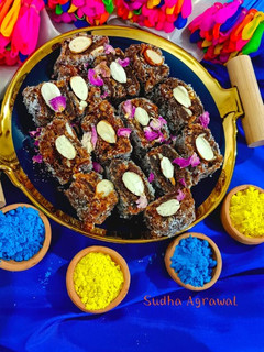 शुगर फ्री खजूर बर्फी (sugar free Khajur Barfi recipe in hindi) रेसिपी मुख्य फोटो