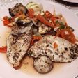 Pollo al horno con calabacín, berenjenas y otras verduras