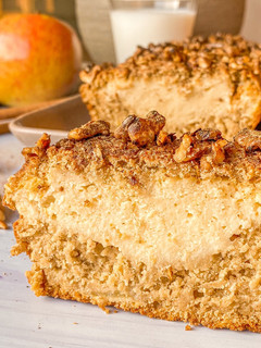 Una foto de Bizcocho de manzana con relleno de queso