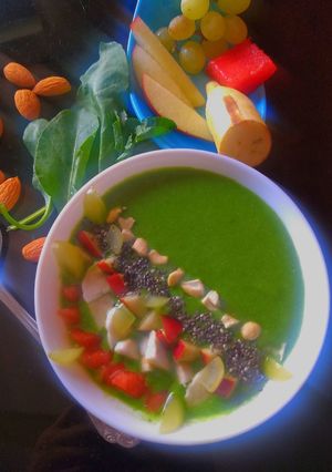 A picture of Green smoothie bowl.