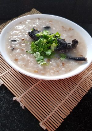 Hình của món Buổi sáng với cháo đậu xanh gà ác.
