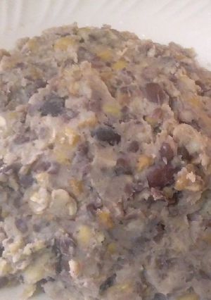 A picture of Black eyed peas mukimo_njahi mukimo.
