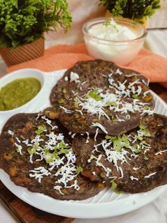 रागी उत्तपम (raagi uttpam recipe in Hindi) रेसिपी मुख्य फोटो