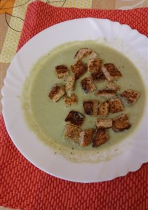 Petrezselymes zellerkrémleves pofon egyszerűen, laktózmentesen recept fotója
