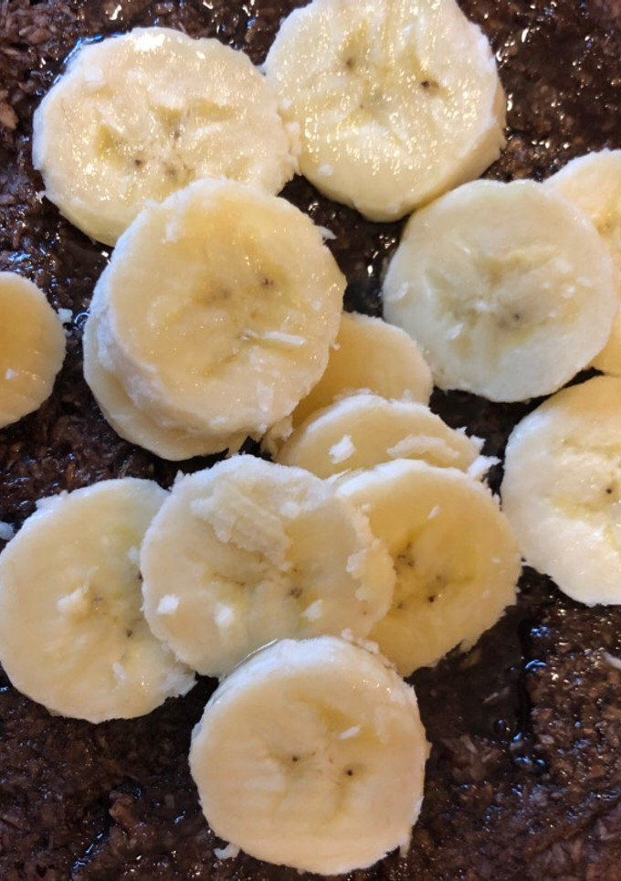Una foto de Panqueque fit de coco y cacao con banana y miel, una ricura saludable!