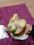 Bocata de aguacate con jamón York