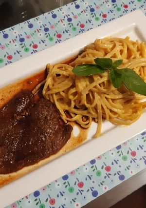 Una foto de Tallarines a la Huancaína con Bistec