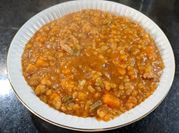 Una foto de guiso lenteja con camote