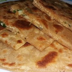 A picture of Gobi paratha.