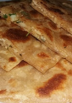 A picture of Gobi paratha.