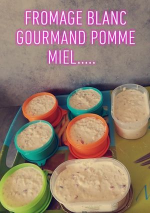 Une photo de Fromage blanc gourmand pomme et miel