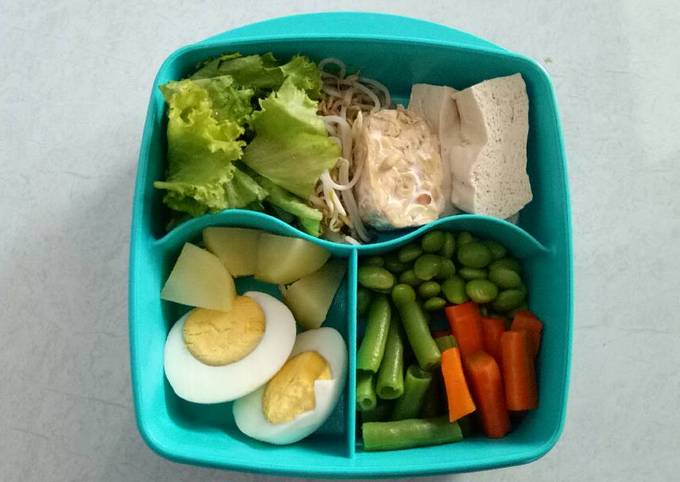 Bekal makan siang sayur bumbu pecel (diet)