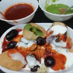 A picture of Dahi Papdi Chaat.