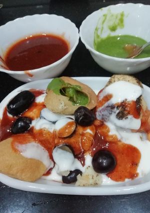 A picture of Dahi Papdi Chaat.