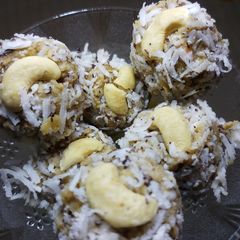 Choorma ladoo A picture of Choorma ladoo.
