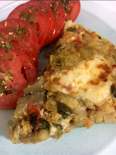 Una foto de TARTA DE LA HUERTA🧅🍆🥕🍆 con MASA CASERA😉🇦🇷🎉🥰🤩