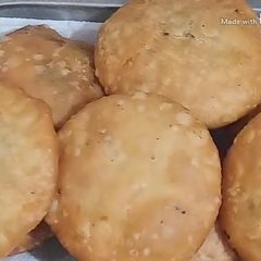 JODHPUR ki Famous Street Food Onion Kachori/Pyaaz ki kachori A picture of JODHPUR ki Famous Street Food Onion Kachori/Pyaaz ki kachori.