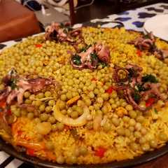 Una foto de Paella valenciana