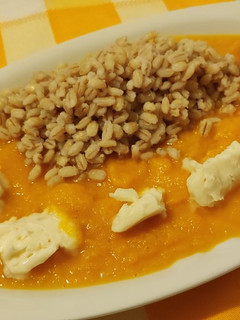 Foto di Crema di carote e daikon con orzo perlato