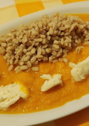 Foto di Crema di carote e daikon con orzo perlato