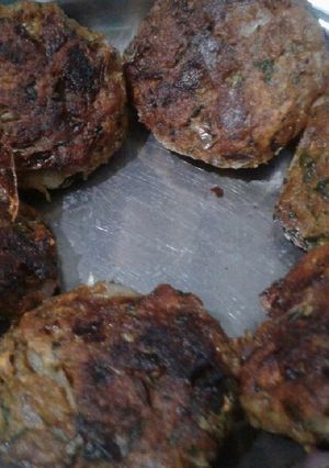 चपाती कटलेस (chapati cutlet recipe in marathi) रेसिपी चे मुख्य फोटो 