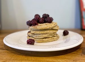 Una foto de Hot cakes de avena sin (lácteos, azúcar y grasa) 😅