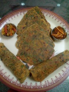 पालक थेपला (palak thepla recipe in Hindi) रेसिपी मुख्य फोटो