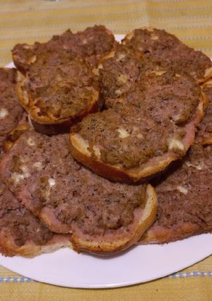 A picture of Sausage and Stracchino Bruschetta.