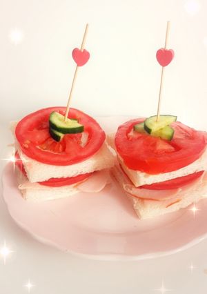 صورة لوصفة سندويش شرائح الديك الرومي المدخن 🥪👍