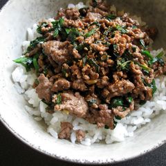 A picture of Beef Mince & Garlic Chives Rice Bowl.