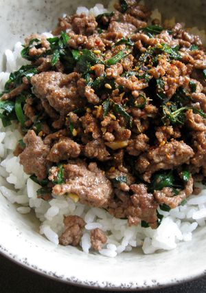 A picture of Beef Mince & Garlic Chives Rice Bowl.