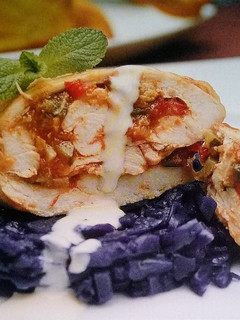 Una foto de Pollo relleno con pisto
