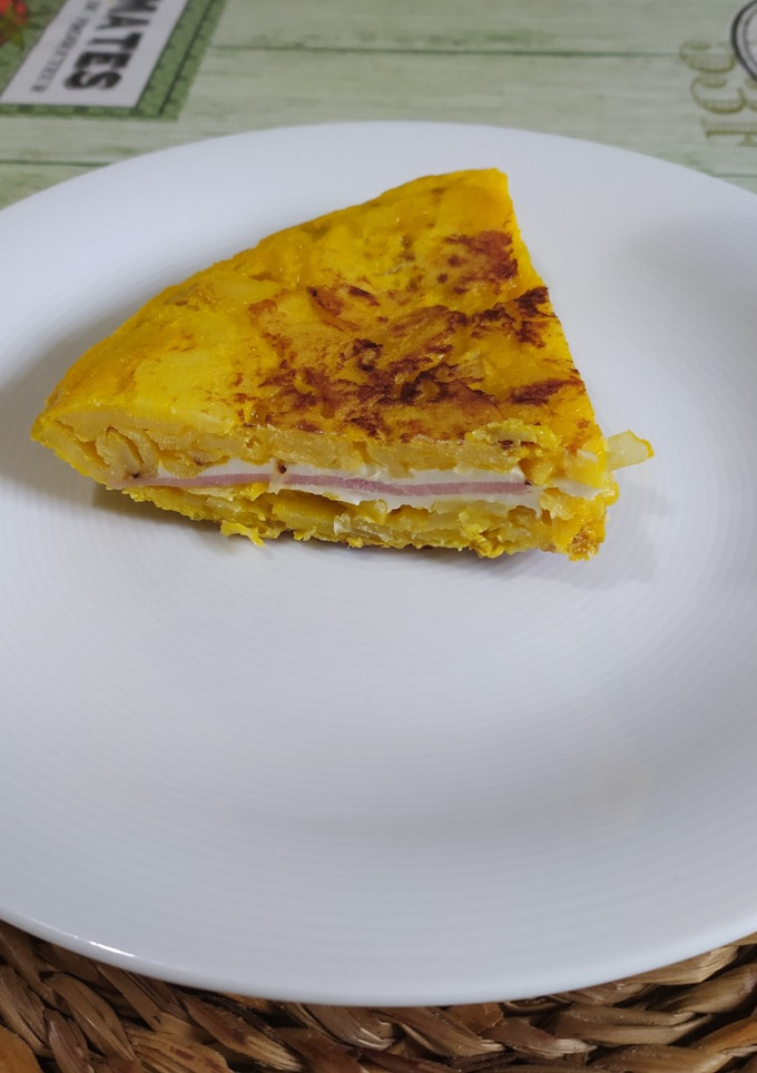 Una foto de Tortilla española rellena